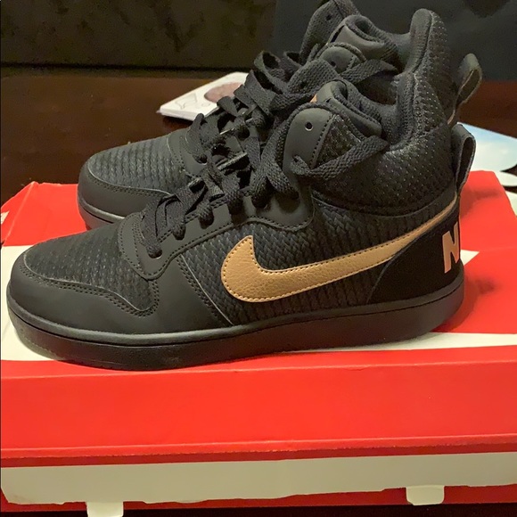 Nikes - Picture 2 of 5